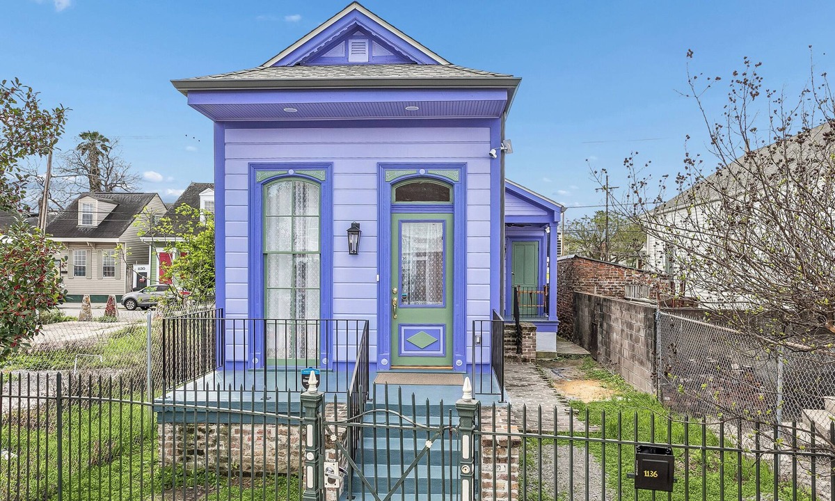 South 7th Ward House | 1.5 Blocks from French Quarter, Historic 2 BR 2 Bath Shotgun House