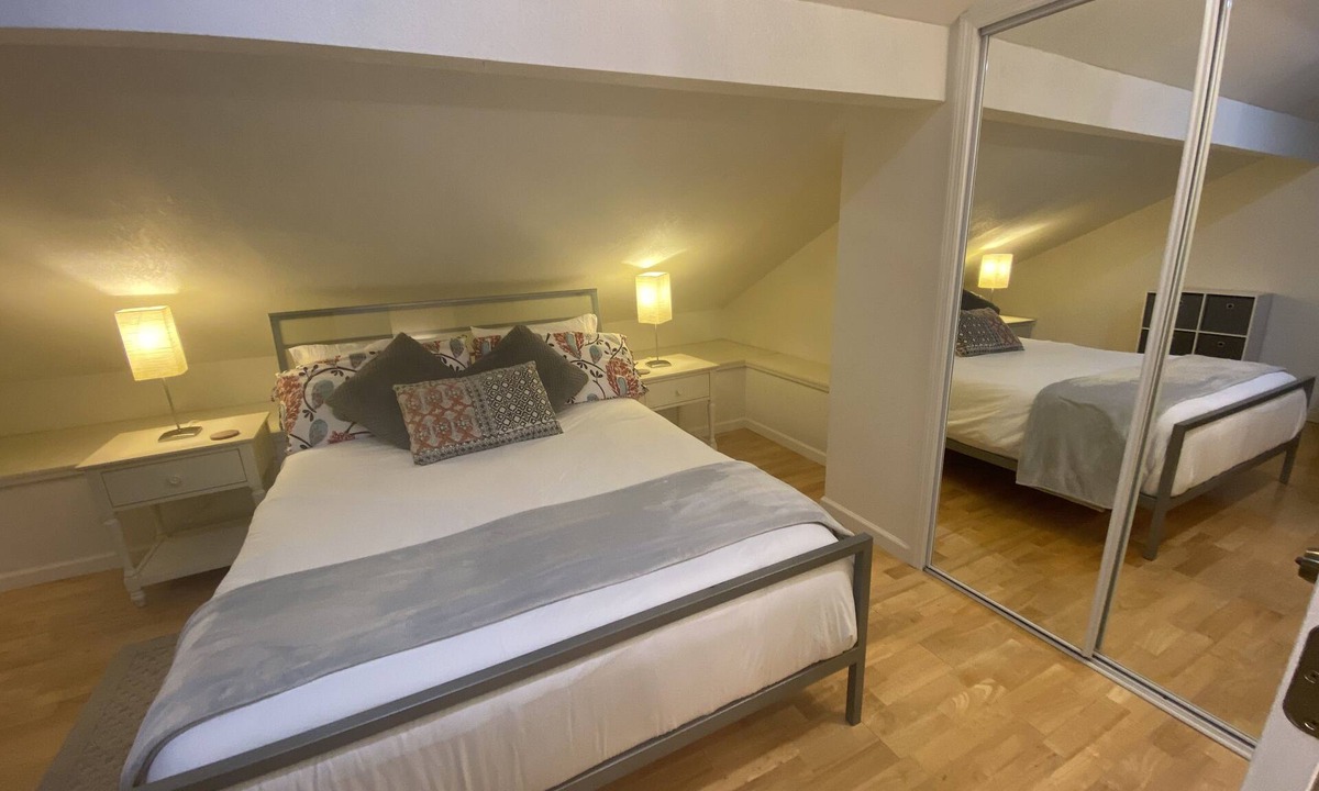 Windermere Apartment | 1 Bedroom Lofted, Private entrance, dedicated parking, W/D, WiFi