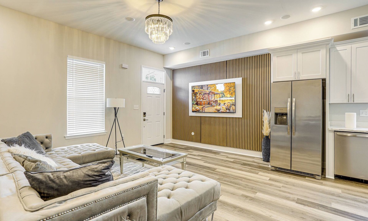 Tulane - Gravier House | 1 Mi to Caesars Superdome: Contemporary NOLA Abode