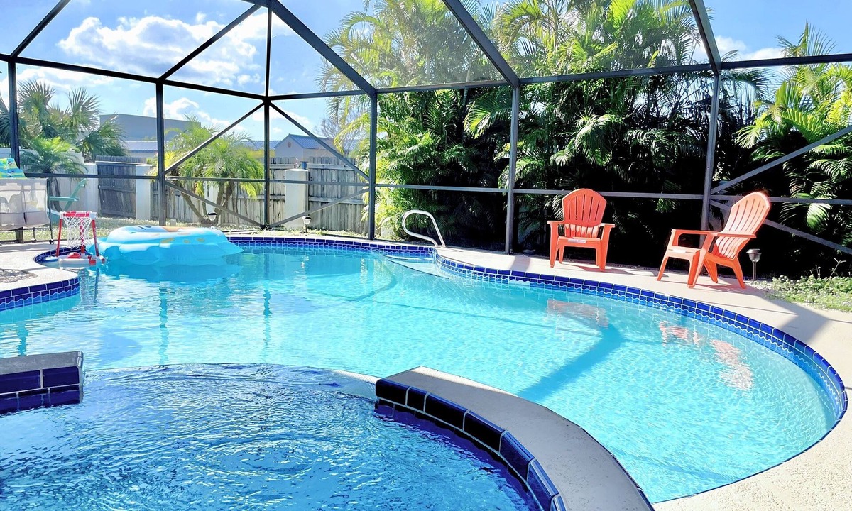 Tropic House | 🏝️10 MINS TO BEACH # HEATED POOL/SPA # SLEEP FOR 12@ KIDS FRIENDLY
