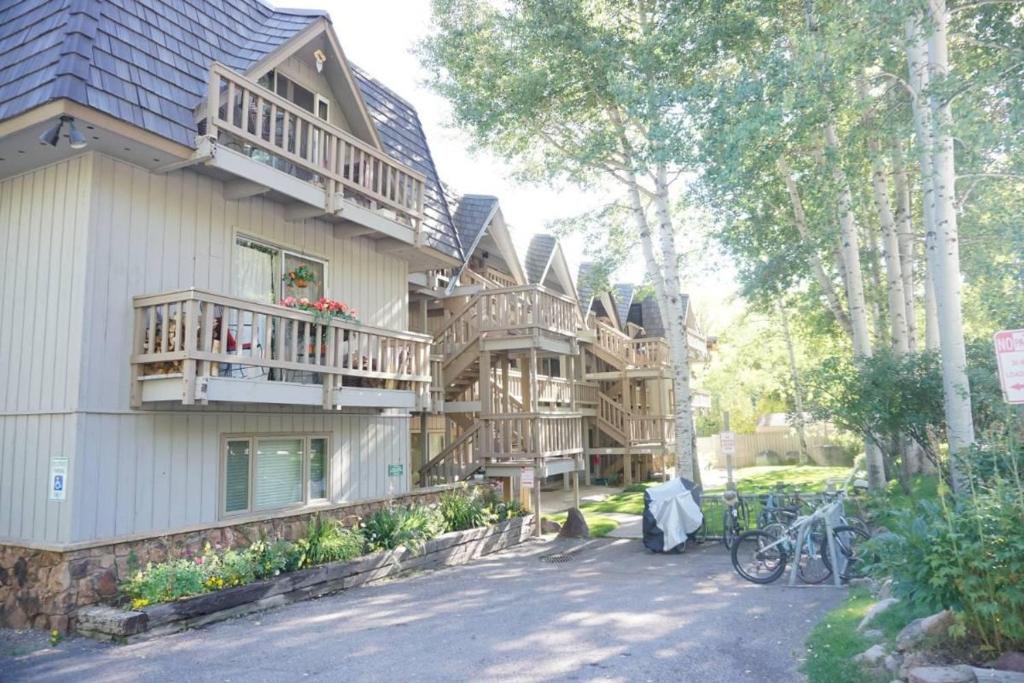 Aspen Apartment | 100 Dean St E #2B (203060-4277) Condo