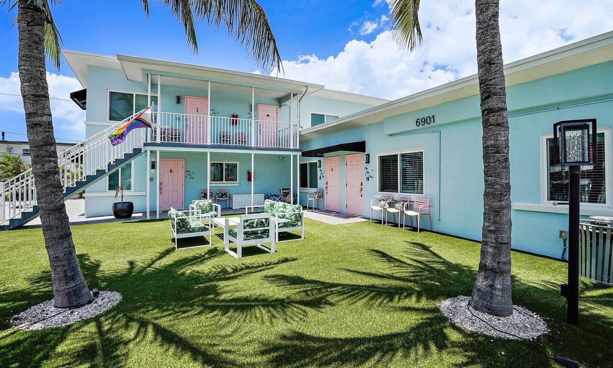 St. Pete Beach Condo | 106 King Suite 1 Bed/1 Bath - The Pearl Cabana Club