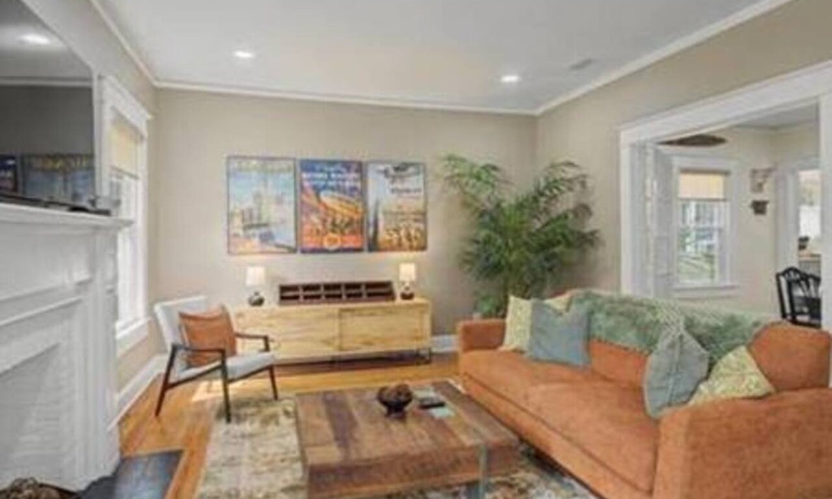 Mobile House | 1908 Myrtle · Stylish bungalow 5 Min drive to Downtown