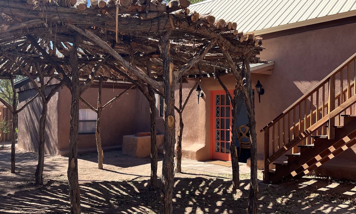 Cerrillos House | 19th Century casita & historical little town for the whole family! -sleeps 6