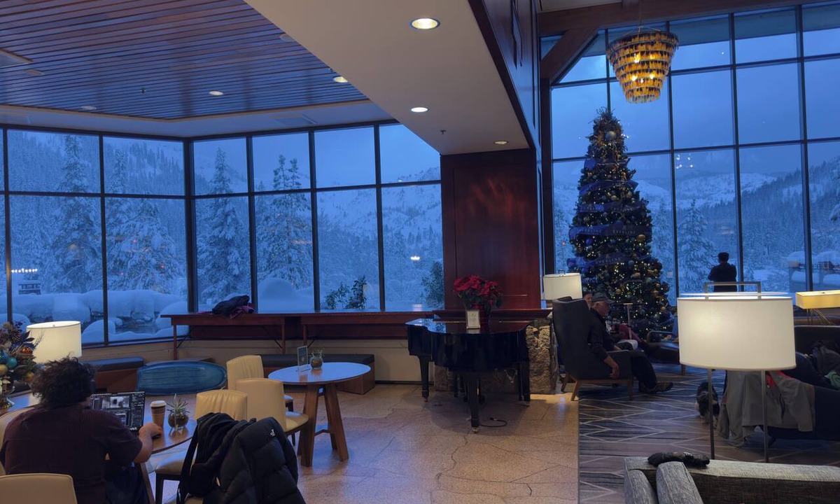 Olympic Valley Resort | 1bd/kitchen Palisades Tahoe- Waterfall hikes! Sweeping views of Olympic Valley!