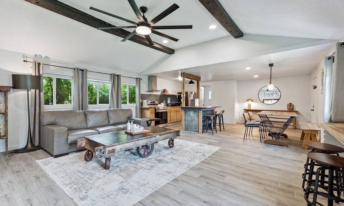 Central Oklahoma City Apartment | 1BR 4 mins from St. Anthony with a dedicated desk — built for work stays #9B