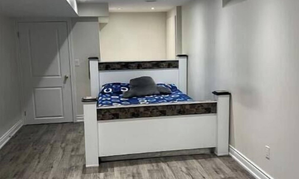 Mount Pleasant Apartment | 2-bedroom basement suite
