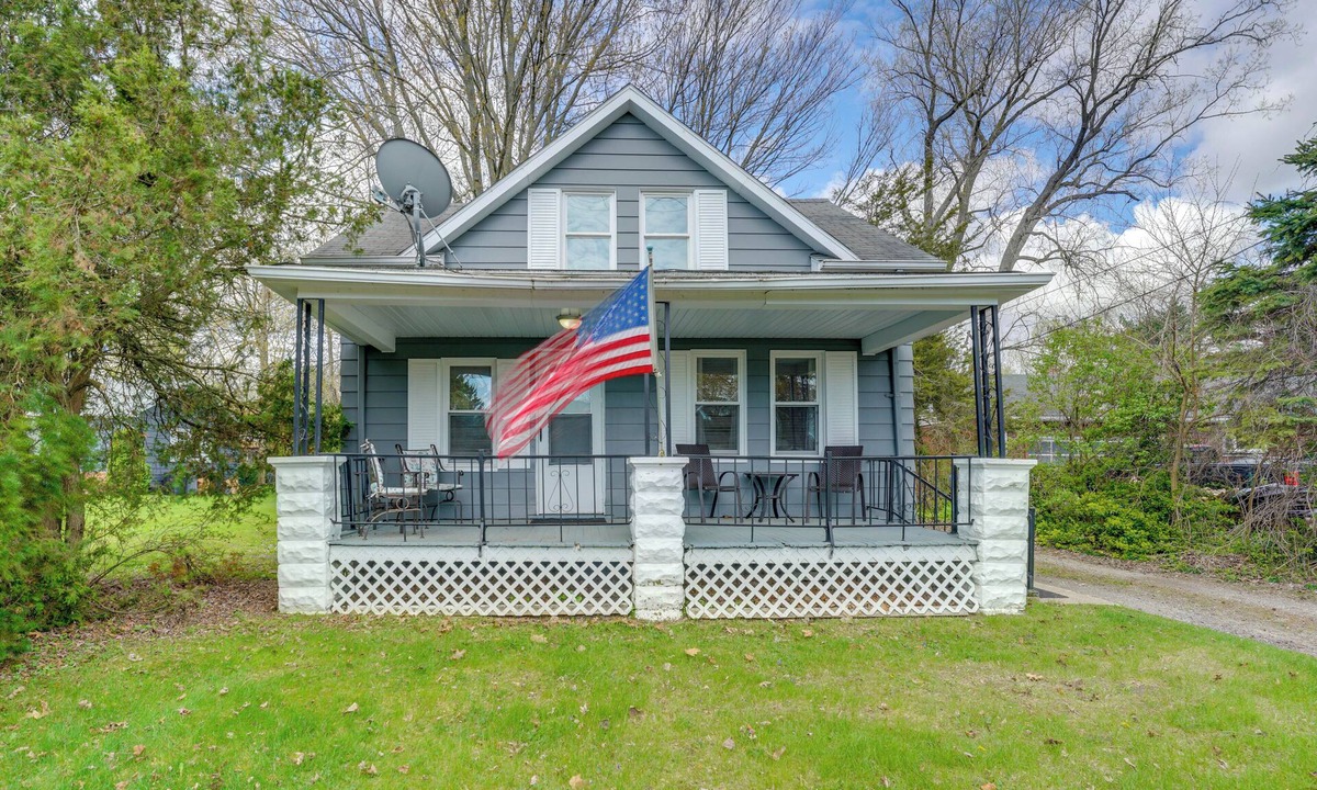 Fort Gratiot House | 2 Blocks to Beach! Lake Huron Hideaway