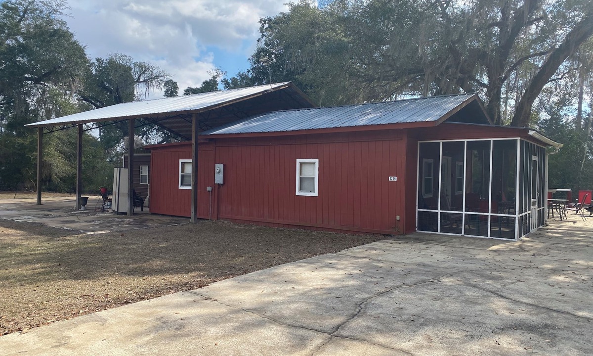 Donalsonville Cabin | 2 BR 2 Bath Cabin on private 1 acre. Huge cement pad for parking. No clay roads.
