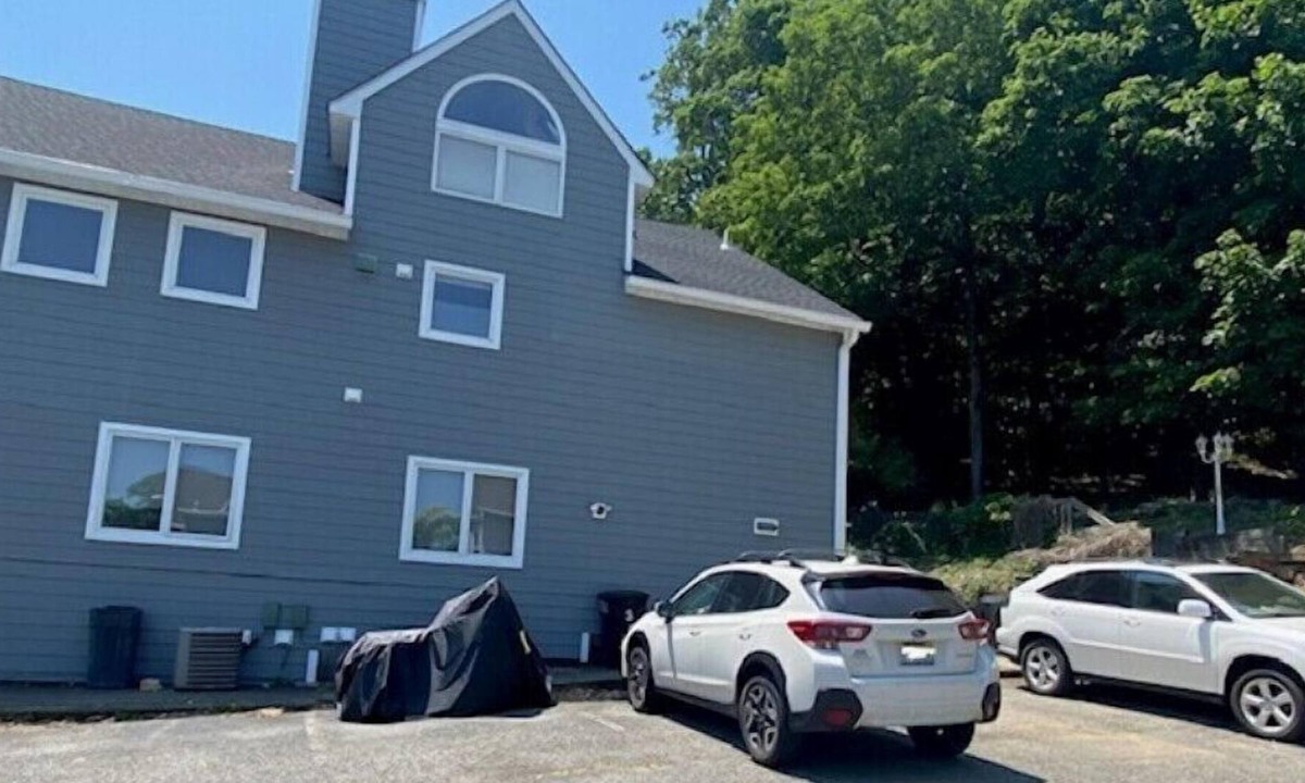 Morristown Apartment | 2 BR apt in Morristown. Walking distance to downtown, bars, restaurants, train.
