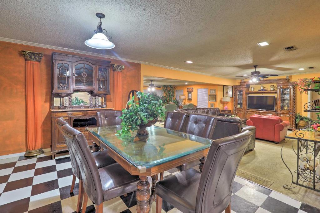 West Arlington House | 2 Mi to Lake Arlington: Spacious Escape w/Deck