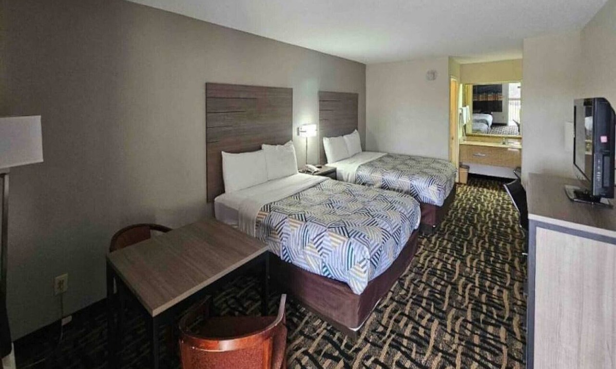 Jackson Apartment | 2 Queen Beds | Smoking, Micfridge