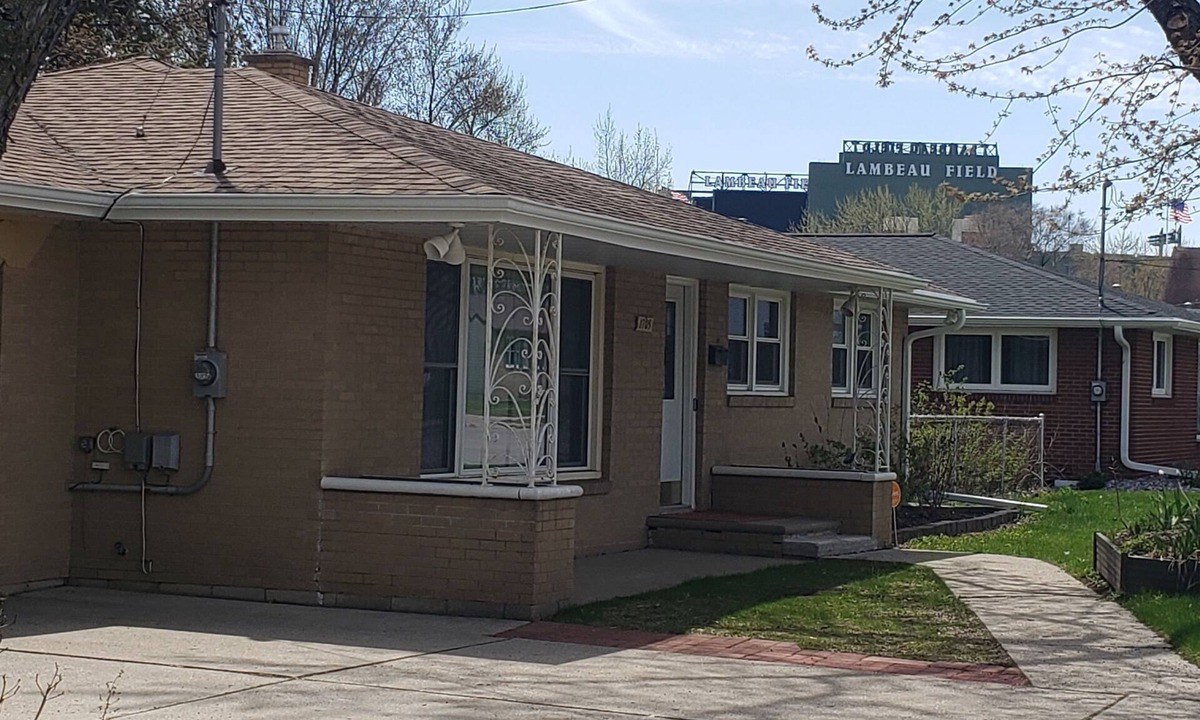 Green Bay House | 20% discount for gameday stays of 3 nights or more.