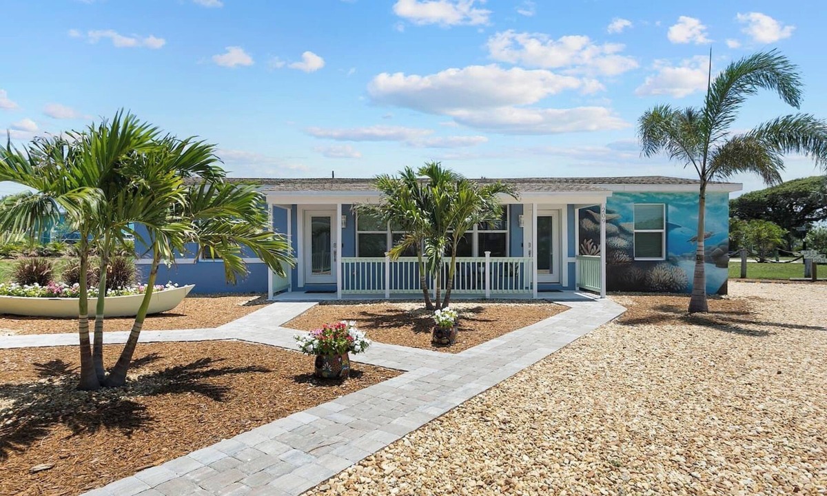 Cocoa Beach Apartment | 211 Turtle | King Bed | Beach Gear | 1 Block to Beach & Downtown | Dog Friendly