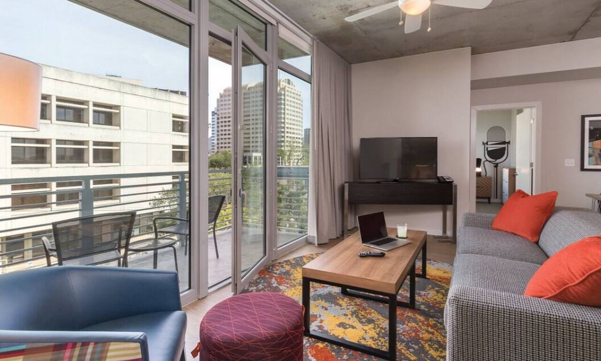 Civic District Condo | 2BD/Austin - Full Kitchen, W/D, Balcony, Fire Pit!