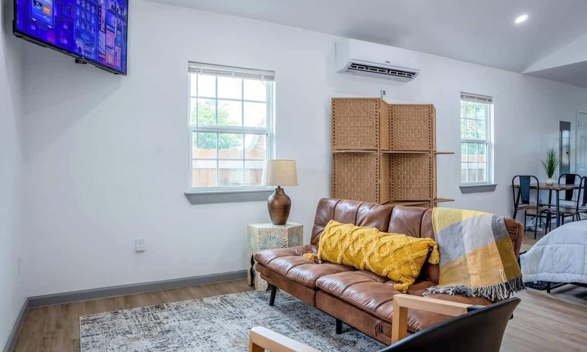 Amarillo House | 2BR Duplex Sleeps 8 Downtown Amarillo Corp Stays