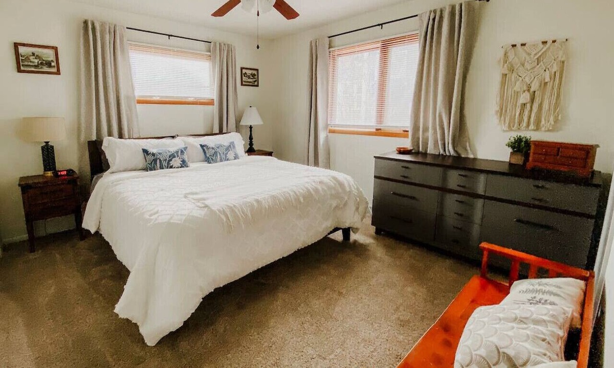 Spearfish House | 3 bedroom, 2 bathroom, Peaceful Family Home