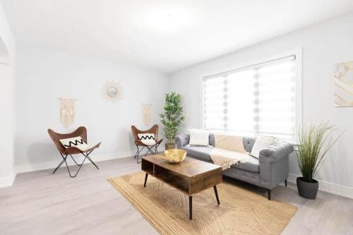 Clanton Park House | 3 Bedroom BOHO Home Near Rogers Downsview Stadium
