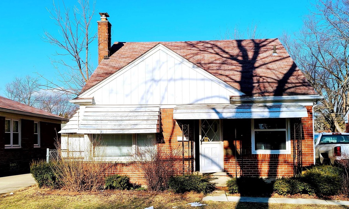 Harper Woods House | 3 Bedroom Bungalow on quiet street in good area