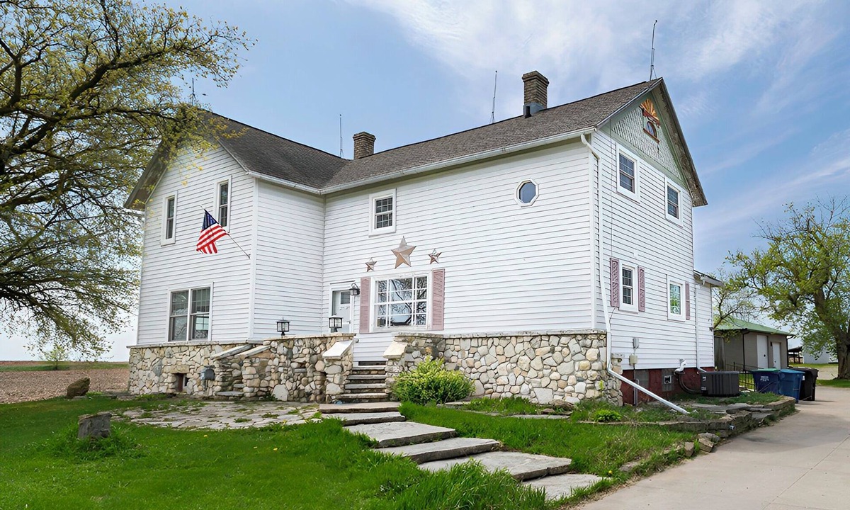 Forest Junction House | 3-Bedroom Home located in Private and Peaceful Location.