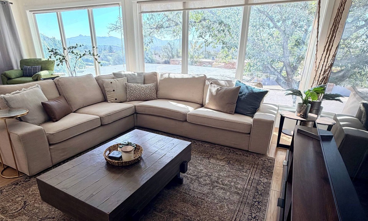 El Paso House | 3-bedroom Mountain View Southwest Retreat in Montecillo-UTEP Area