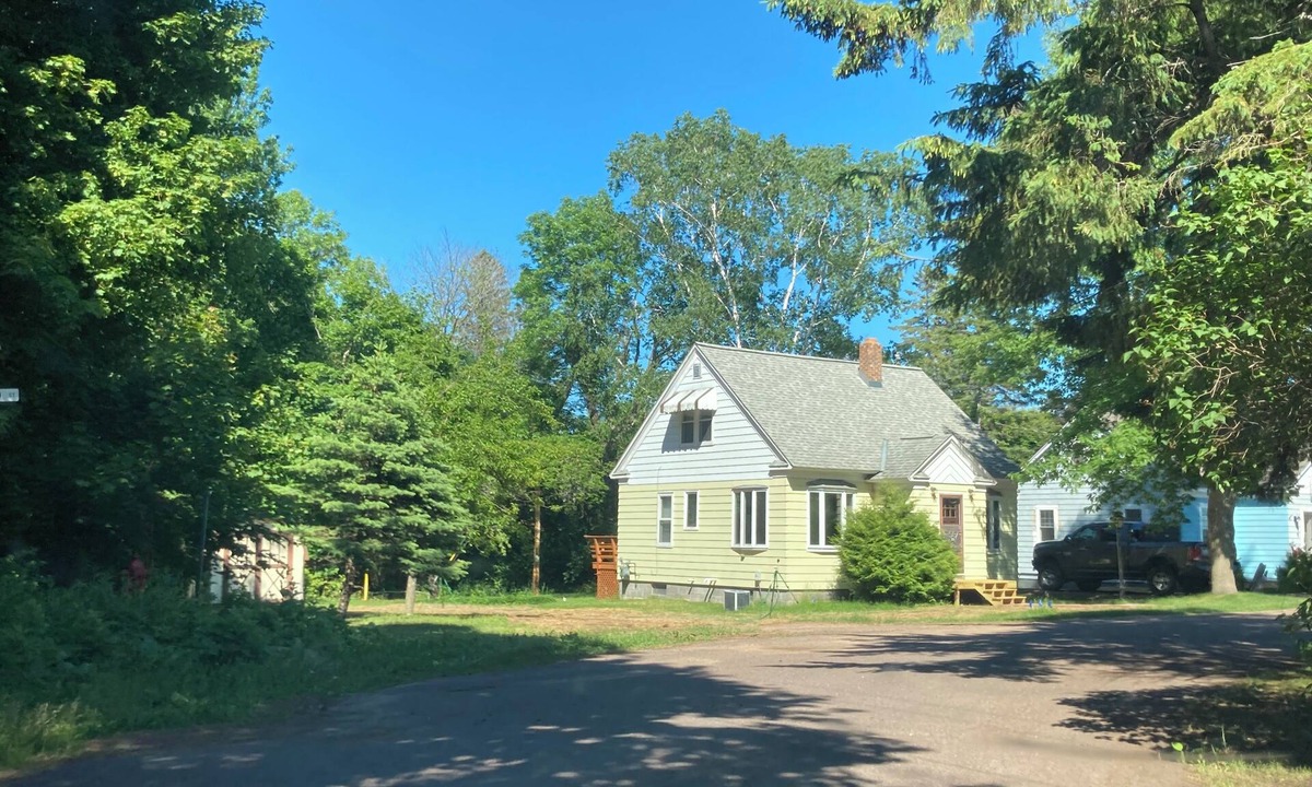 Ontonagon House | 3-bedroom snowmobile and ski house with parking FOUR blocks from trail in town