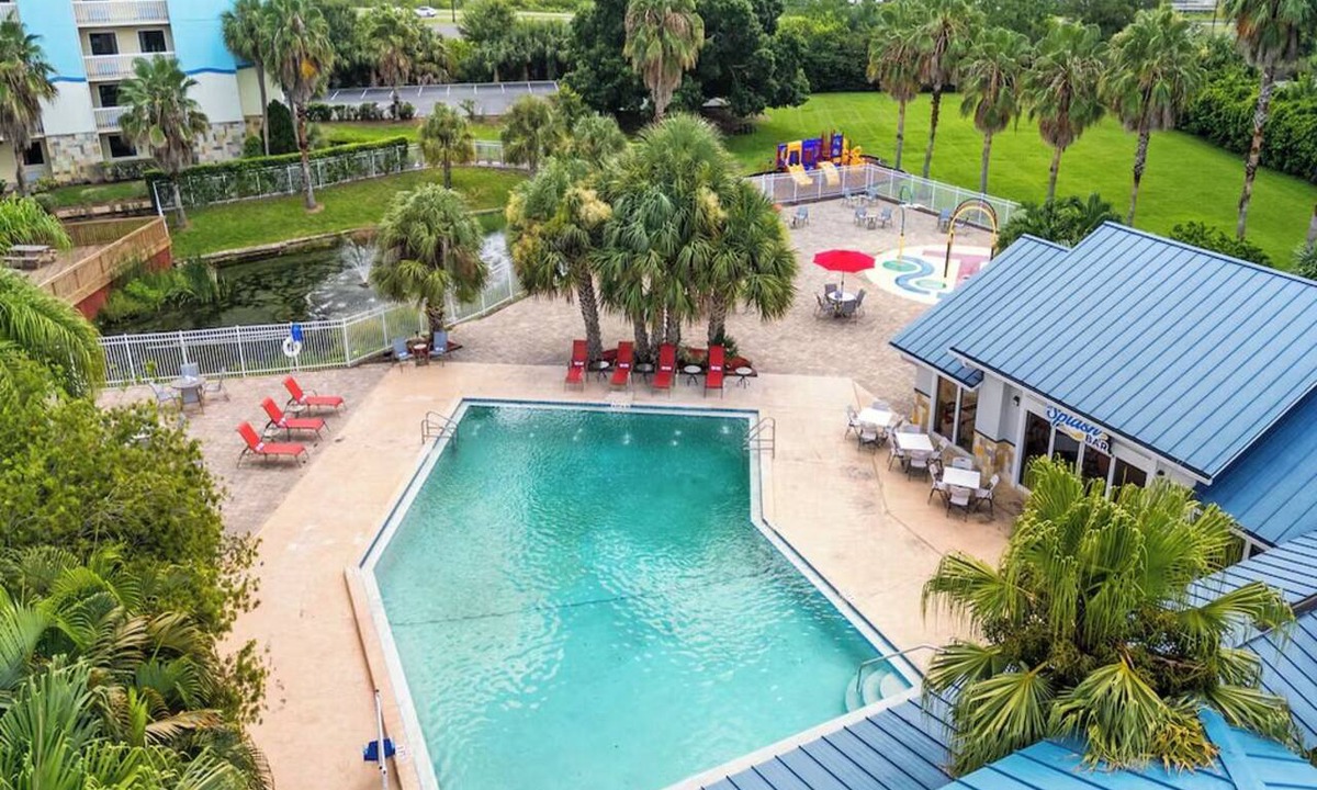 Florida Center Hotel | 3 Convenient Rooms w/2 Queens & Free Parking - Free Breakfast Included