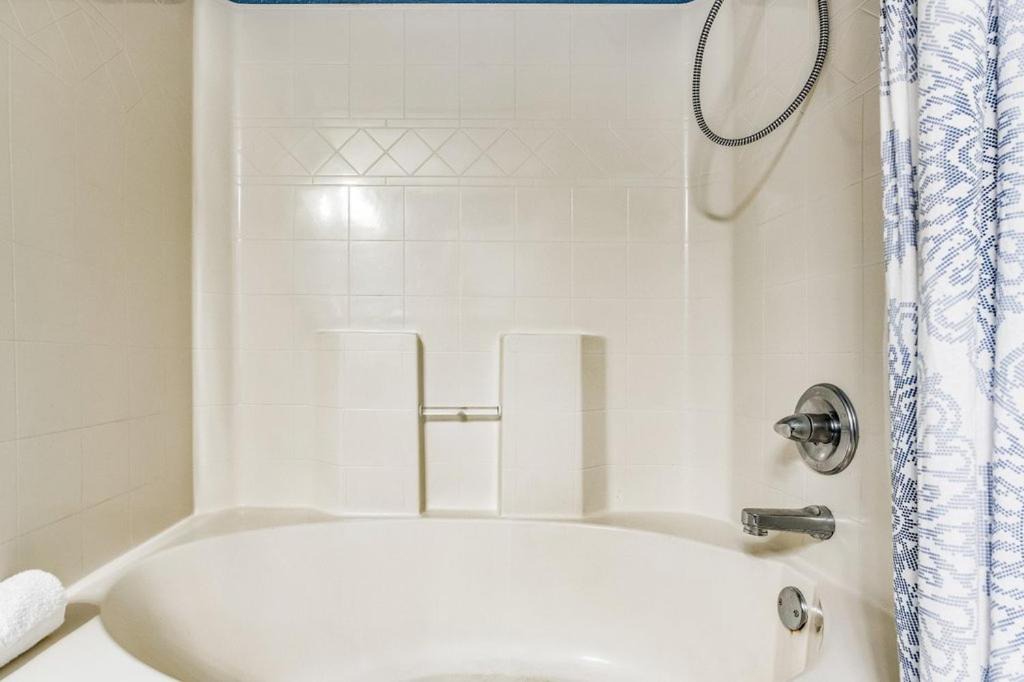 Navarre House | 3 Min to Beach Spacious&Stylish Fully Stocked Home
