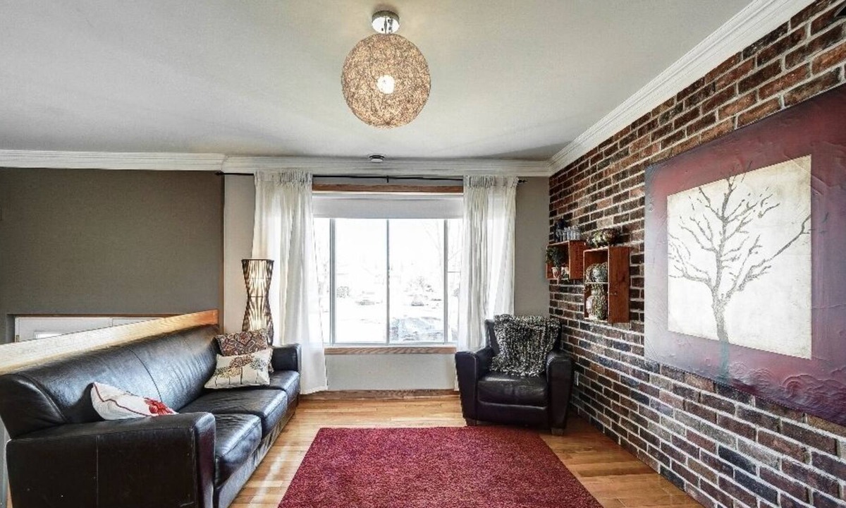 Laval Apartment | #300 Spacious, bright unit with pool, backyard and parking