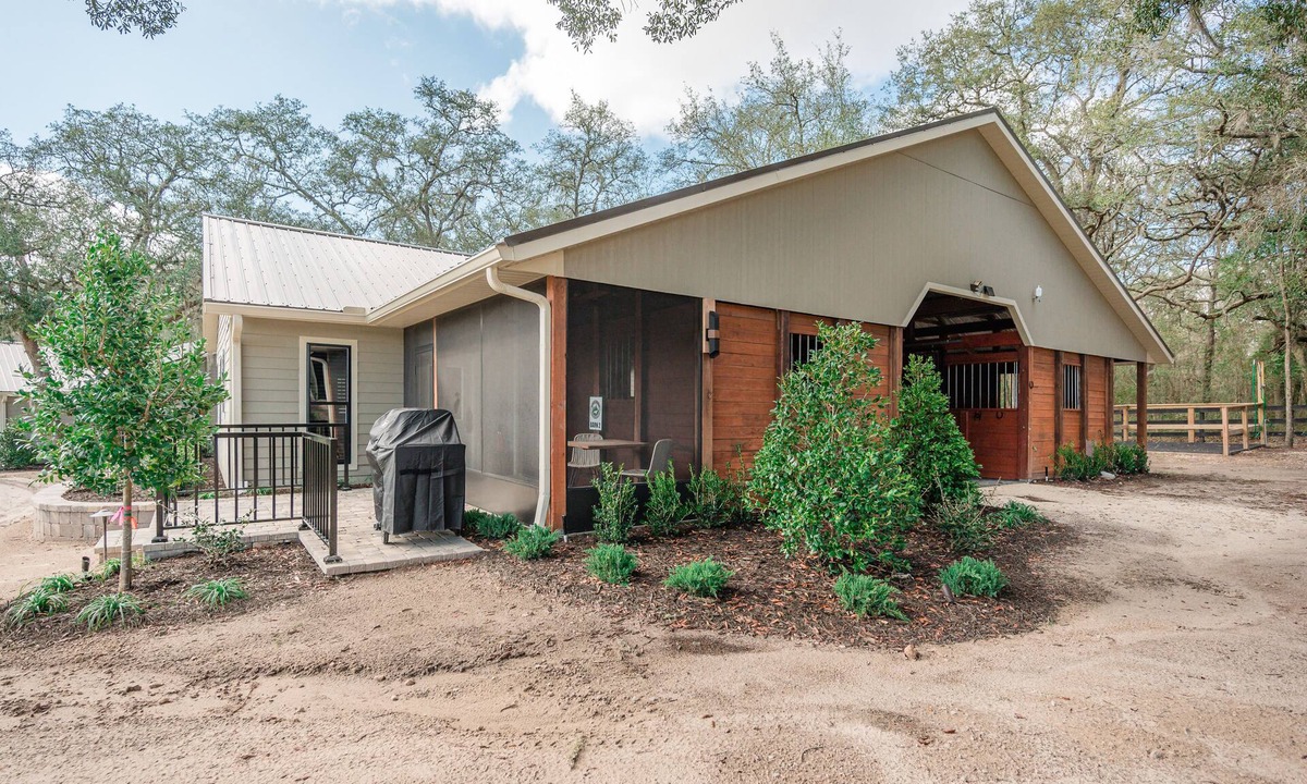 Bronson Cottage | 35 minutes from both Gainesville and Ocala, 20 minutes from HITS
