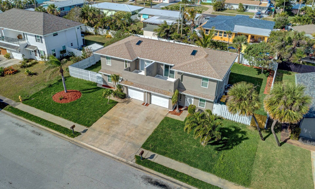 Indialantic House | 3BR/1.5BA Indialantic Duplex: Pet-Friendly Fenced Yard, Walk to Beach, Wet Bar & Private Balcony