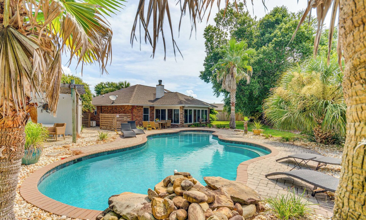 Ono Island House | 3BR 2BA Beach Boho w/Private Salt Pool Oasis
