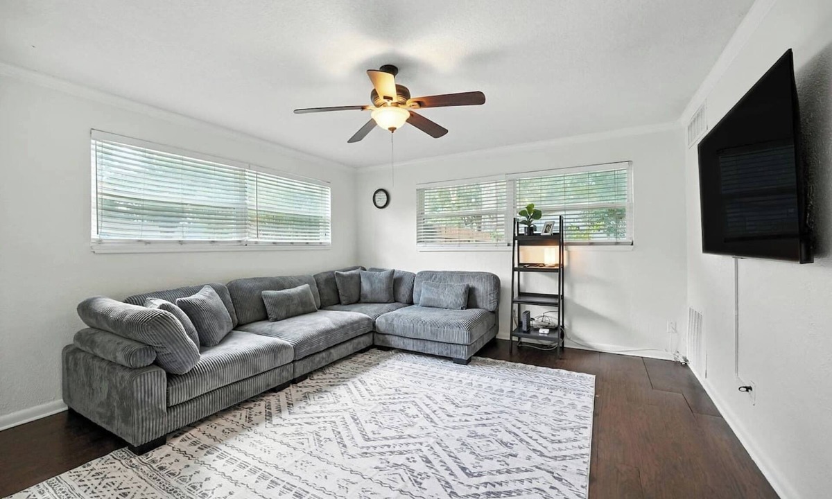 Baldwin House | 3BR Retreat w/Backyard & Full Kitchen