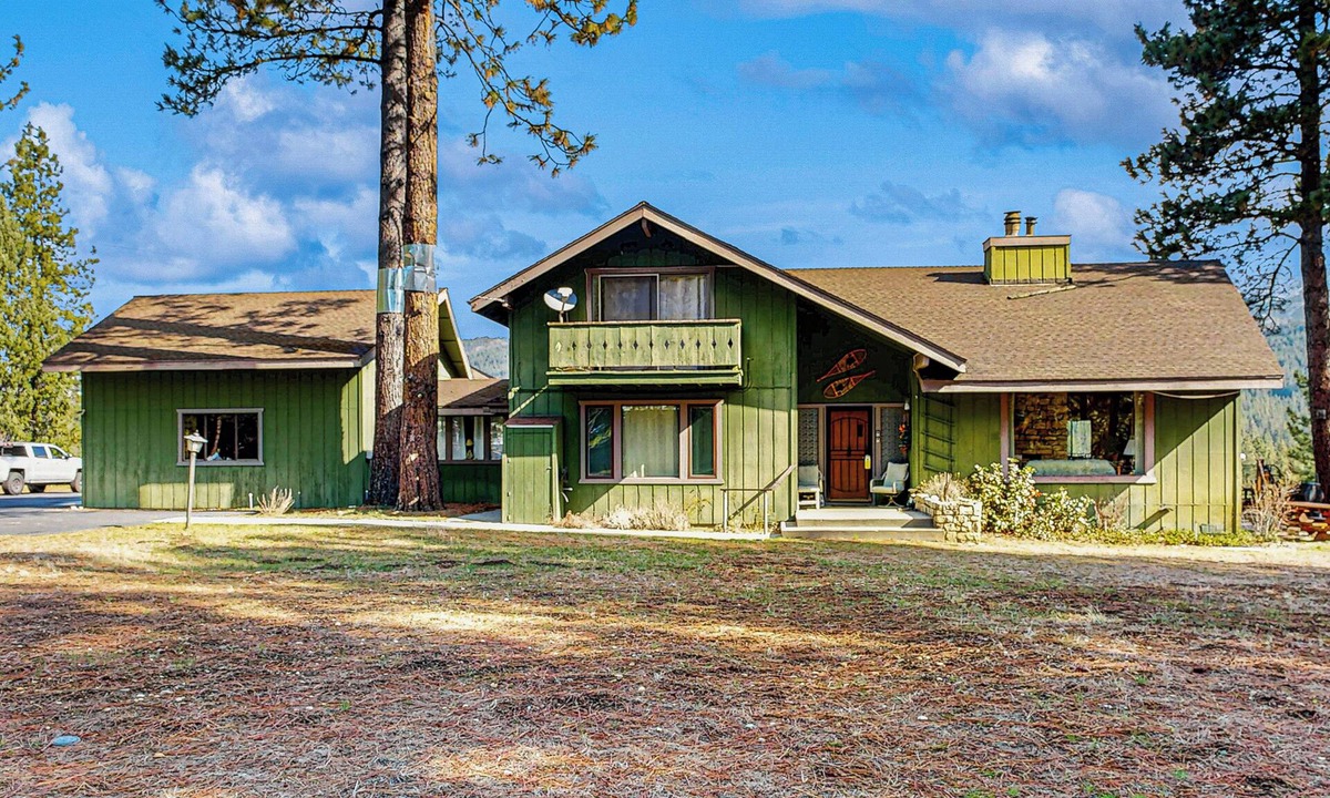 Graeagle House | 3BR Rustic Riverfront Home w/Wood Stove