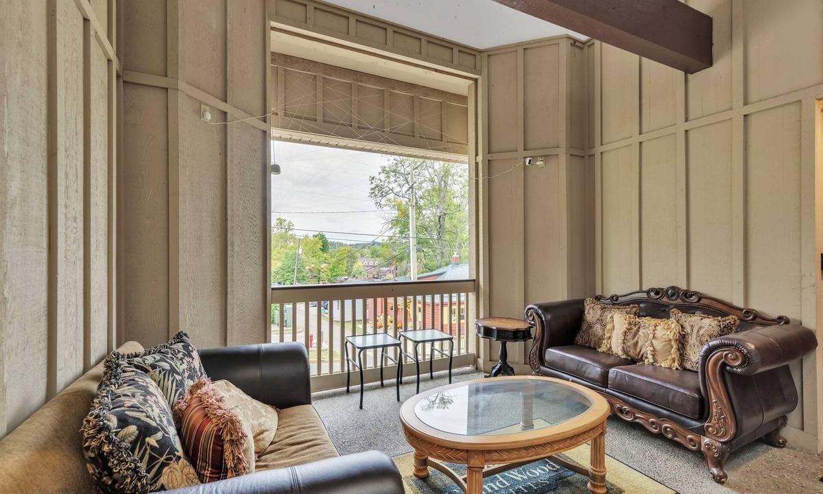 Nashville Condo | 3rd Floor Back Side Penthouse Suite - 306 by Grand Wood Suites
