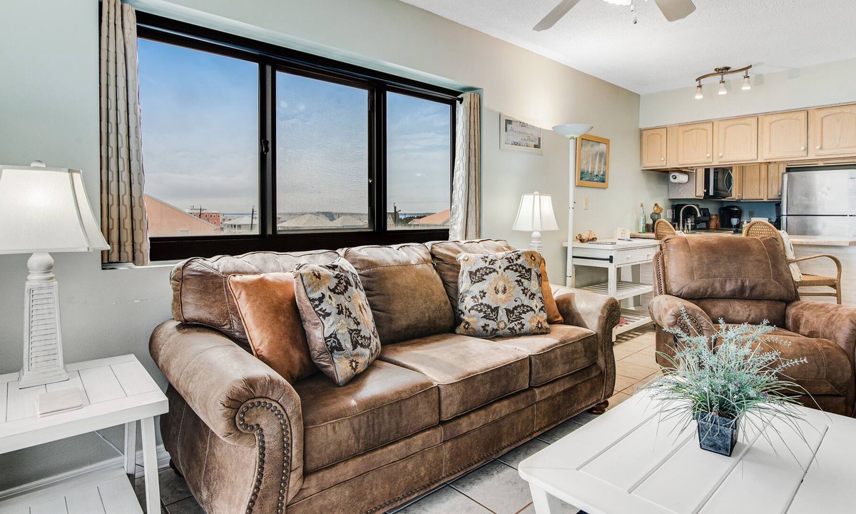 Navarre Beach Condo | 3rd-floor Gulf-front Condo with included seasonal beach service & pool
