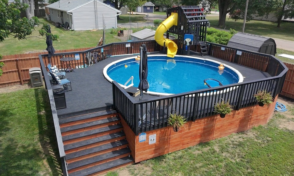Graymont House | 4 bedroom house with game room, pool, hot tub, & fire pit near Lake Bloomington