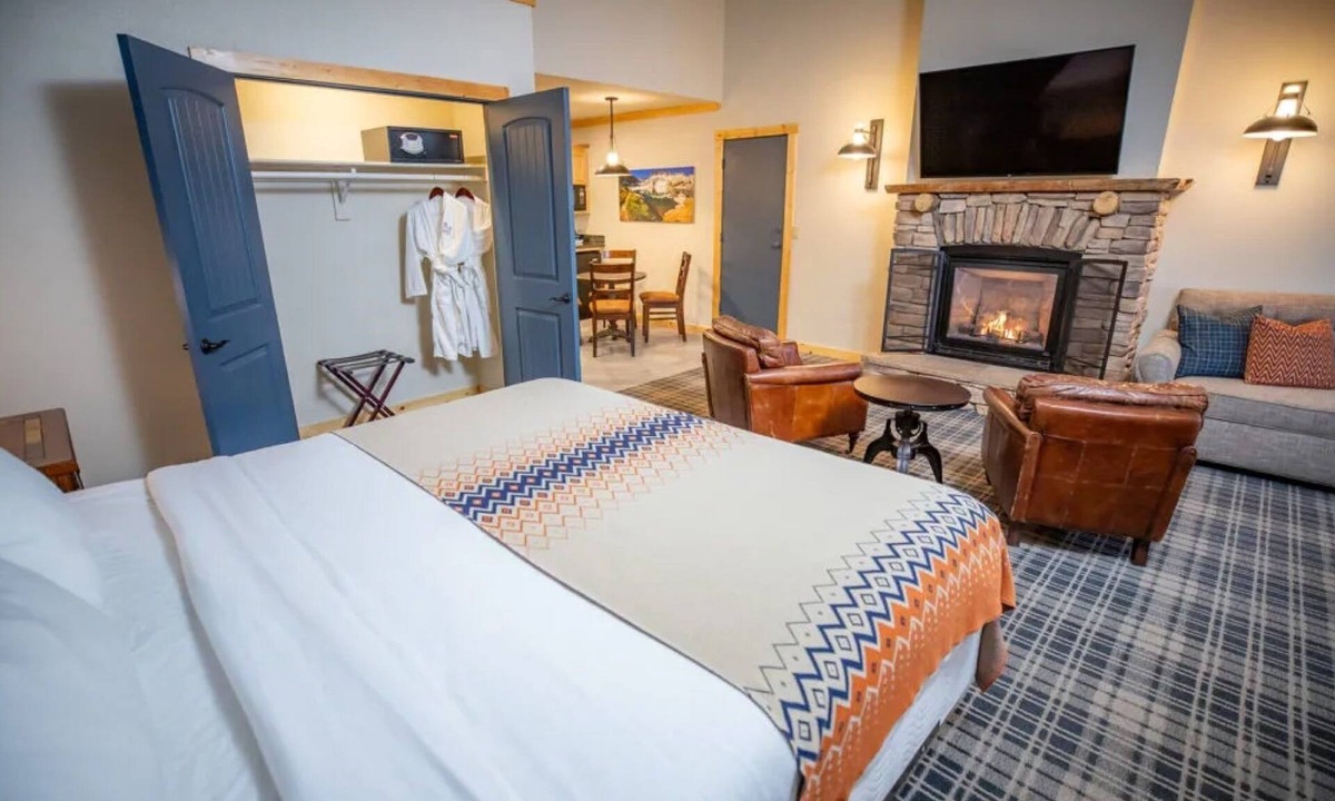 Mammoth Lakes Hotel | 4 Relaxing Mountain View Units Near Trails & Mammoth Ski Areas for Getaways!