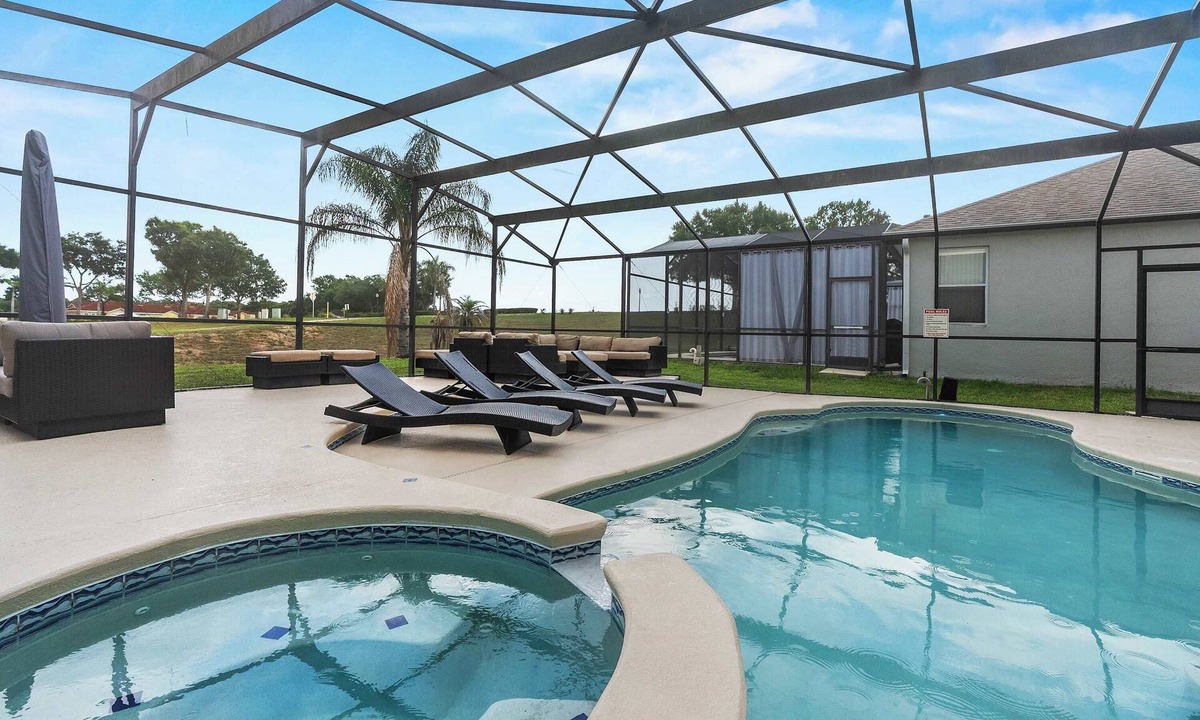 Windwood Bay House | 4BR retreat w/screened pool & spa