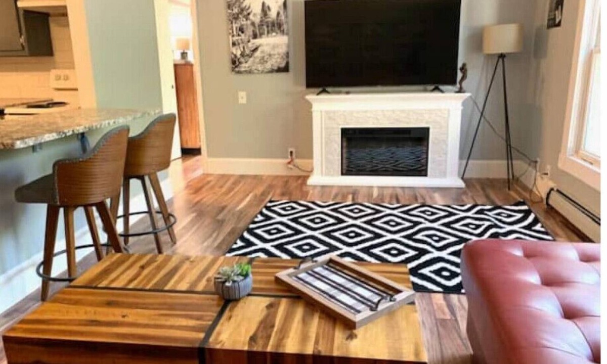 Green Bay Apartment | #6 Bear Bungalow: Ritchie’s Titletown Suites