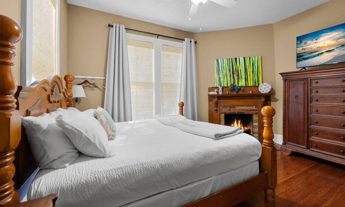 Gainesville House | 7 BR/7 BA, Huge Porches, Perfect for an Event