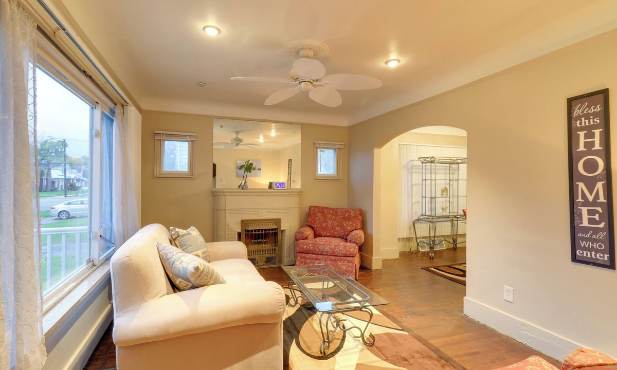 Detroit Cottage | 8 Mi to Ford Field: Detroit Getaway w/Fireplace!
