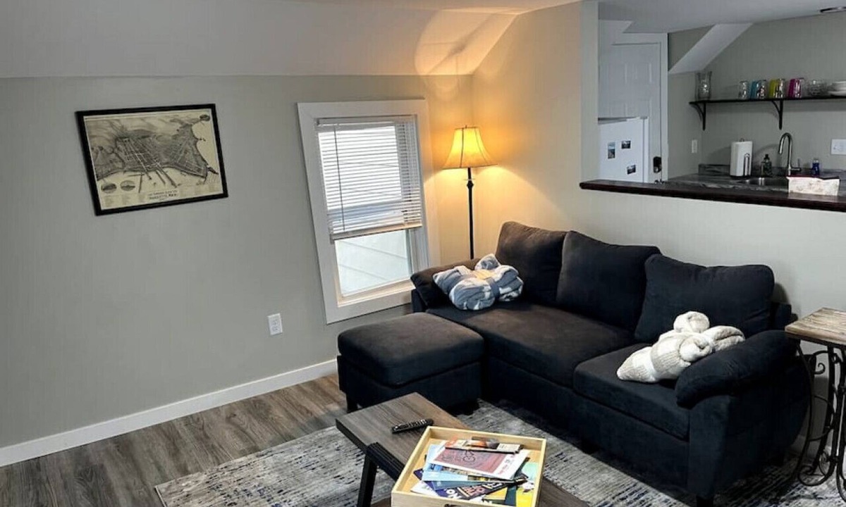 Marquette Apartment | 906 Superb Spot- Bluff St Flat