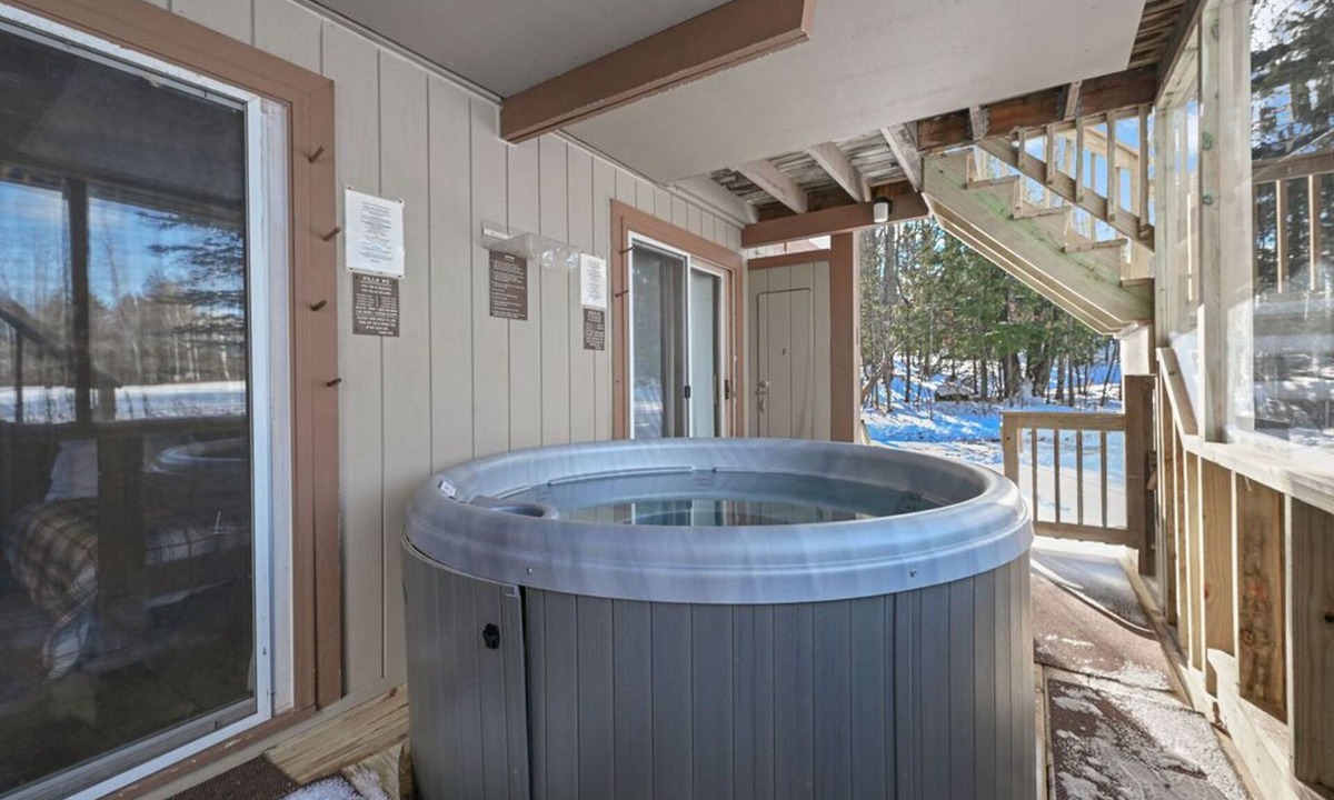 Bessemer Condo | A Comfortable Trailside Condo Along the Flintlock Trail with A Shared Outdoor