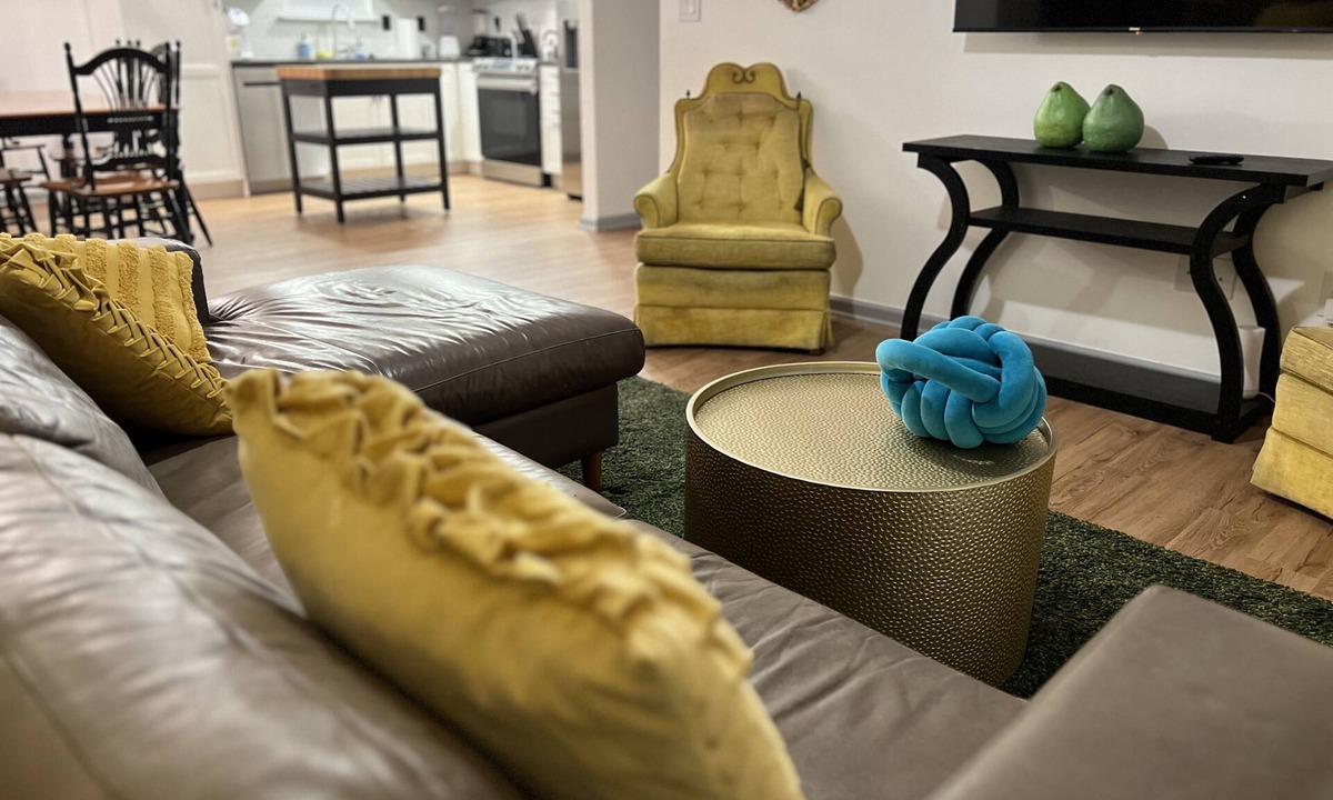 Fountain Square House | A One Level, 4BR Delite Amazing Great Room