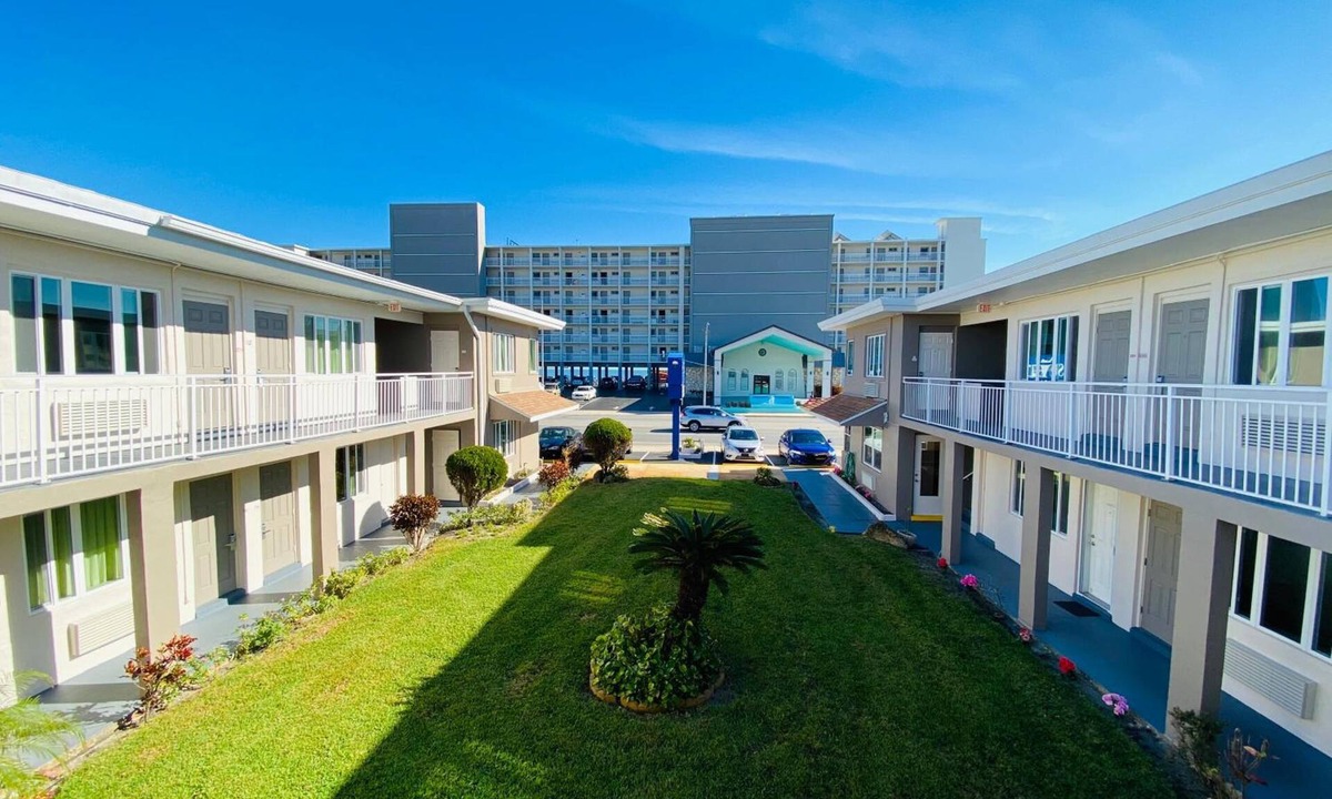 Bostroms Lower Ormond Beach Hotel | A1A Super Inn
