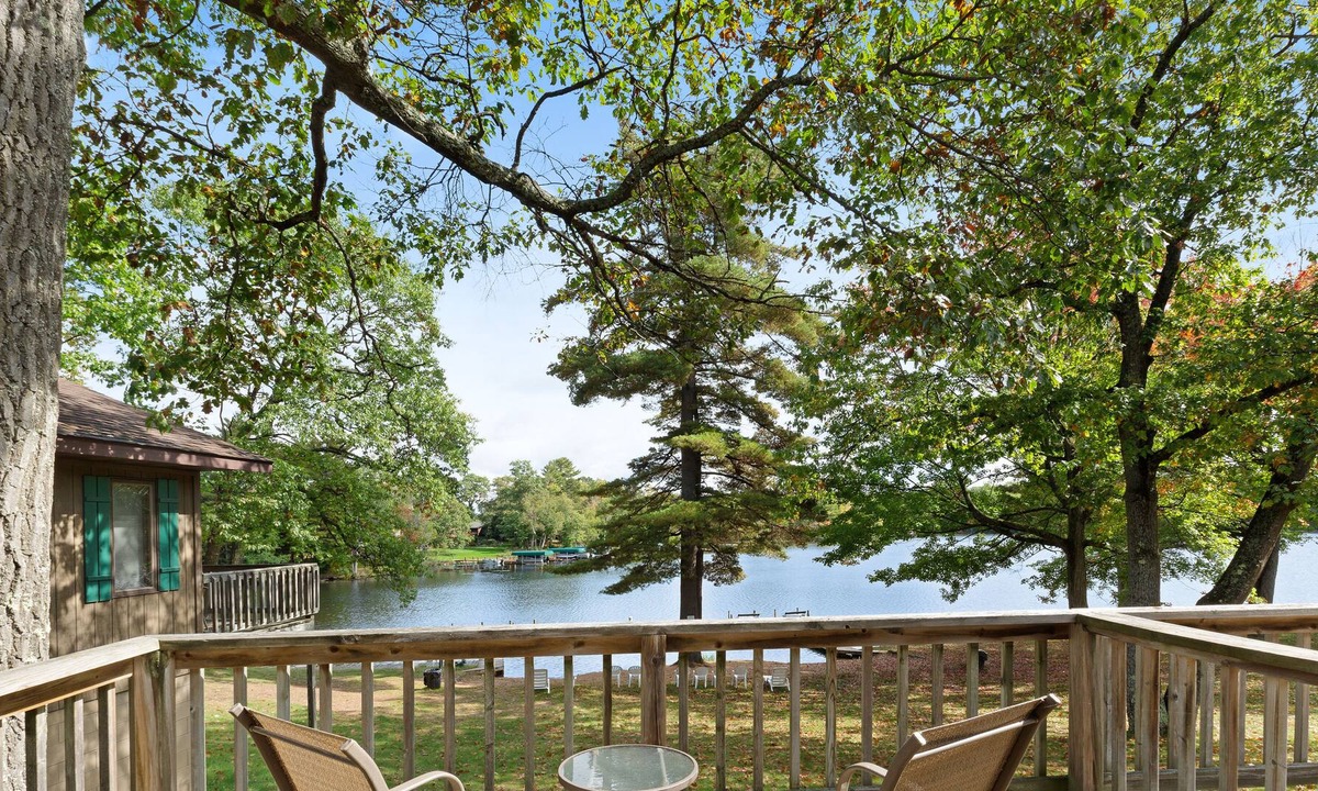 Eagle River Apartment | Adorable, motel-style rental w/ shared dock & sports courts - dogs welcome!