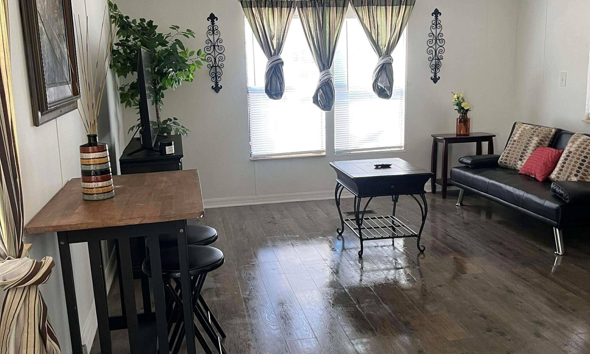 Paisley House | Affordable Stay