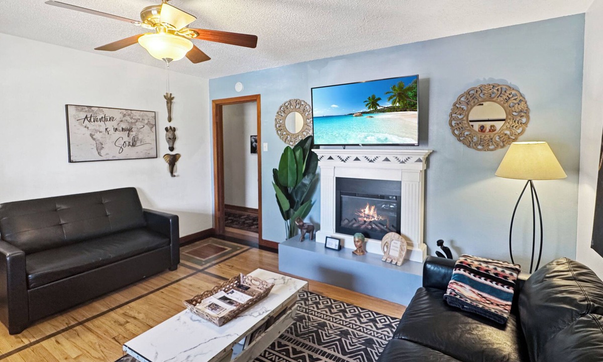 Heart of Lubbock House | African Oasis- king bed, hot tub