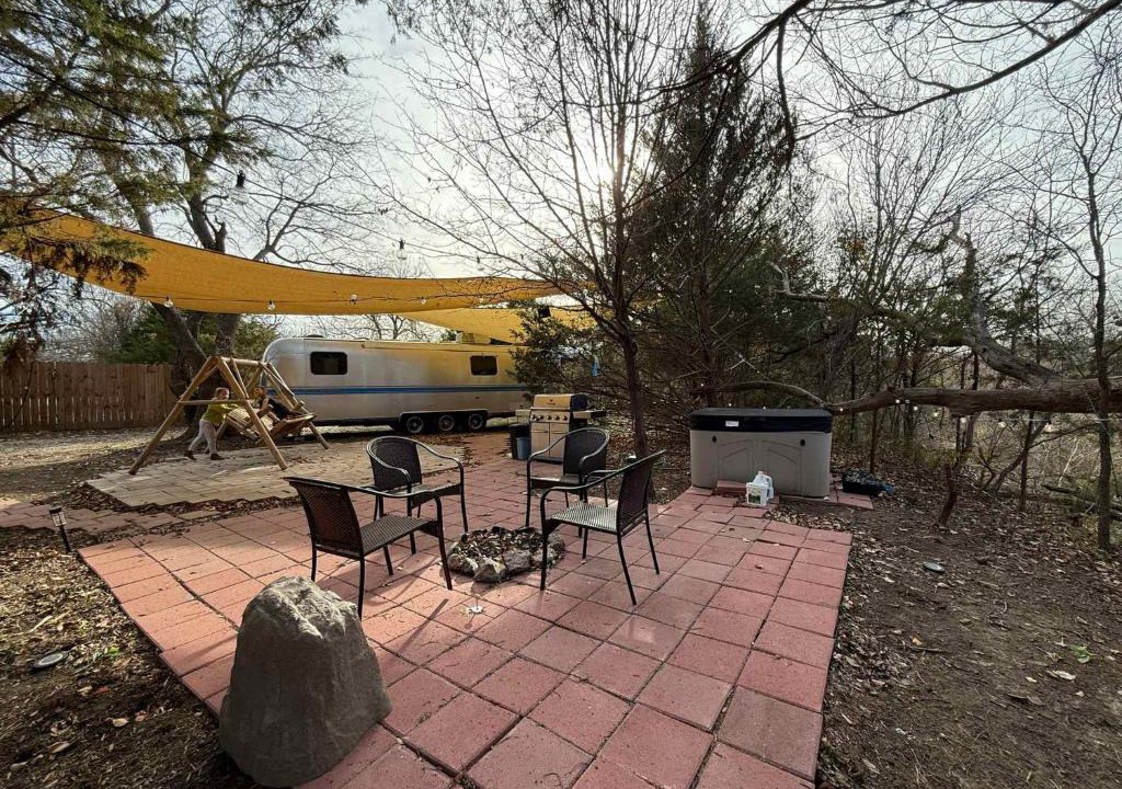 Lawton Other | Airstream w flush toilet city water hot tub